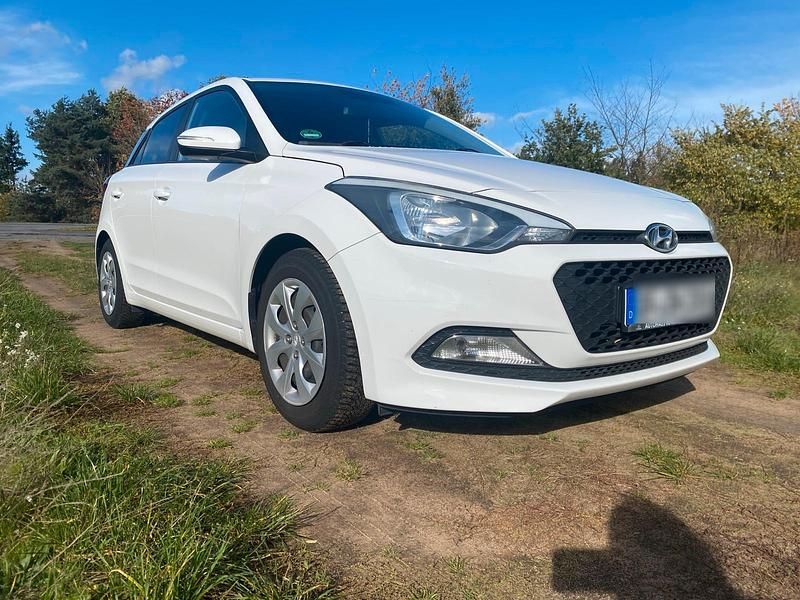 Gebraucht Hyundai i20 GO! 75 PS (55 kW) 2017 Weiß Kleinwagen