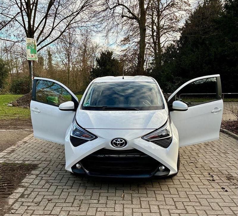 Gebraucht Toyota Aygo Team 72 PS (52 kW) 2021 Weiß Kleinwagen