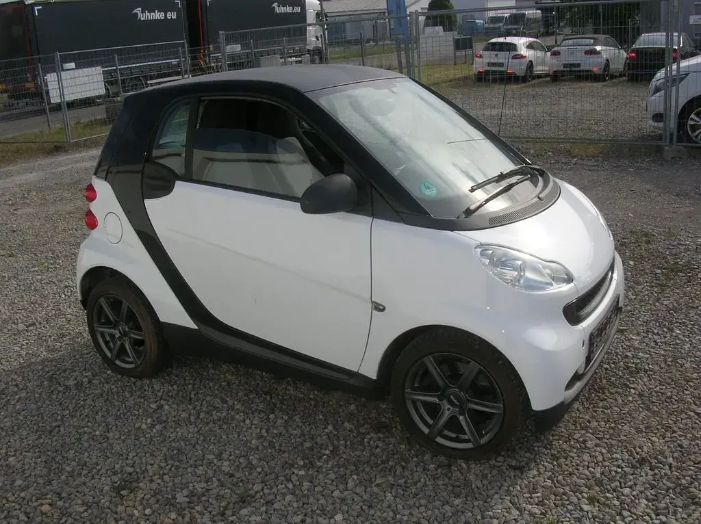 Gebraucht Smart ForTwo Coupé 61 PS (44 kW) 2011 Schwarz Coupé
