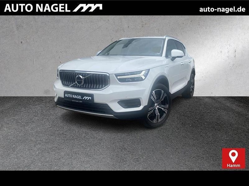 Weiß Gebraucht 2022 Volvo XC40 Inscription SUV | 25.900 € (Fairer Preis) - Bild 1/4