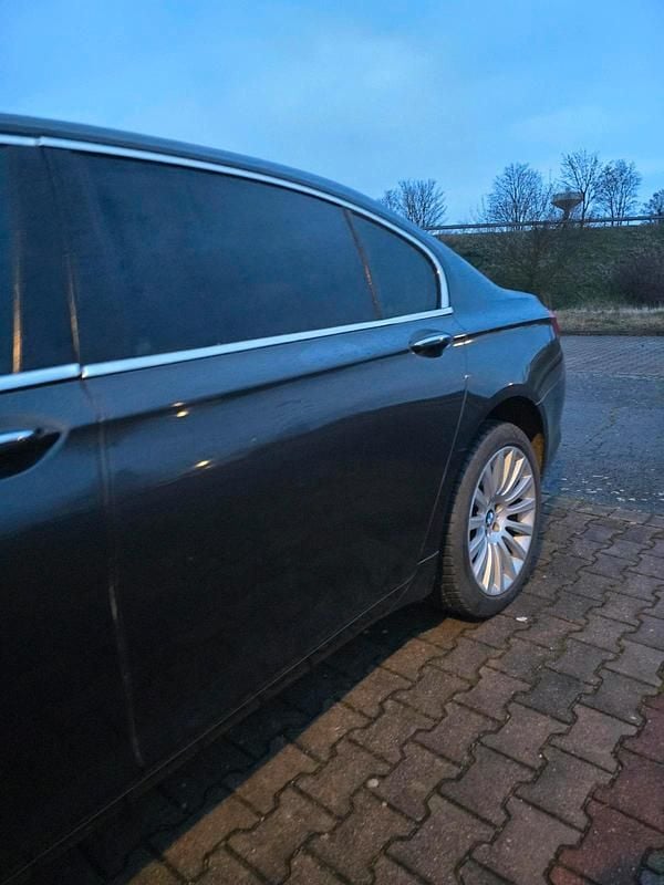 Gebraucht BMW 750 410 PS (301 kW) 2010 Schwarz Limousine