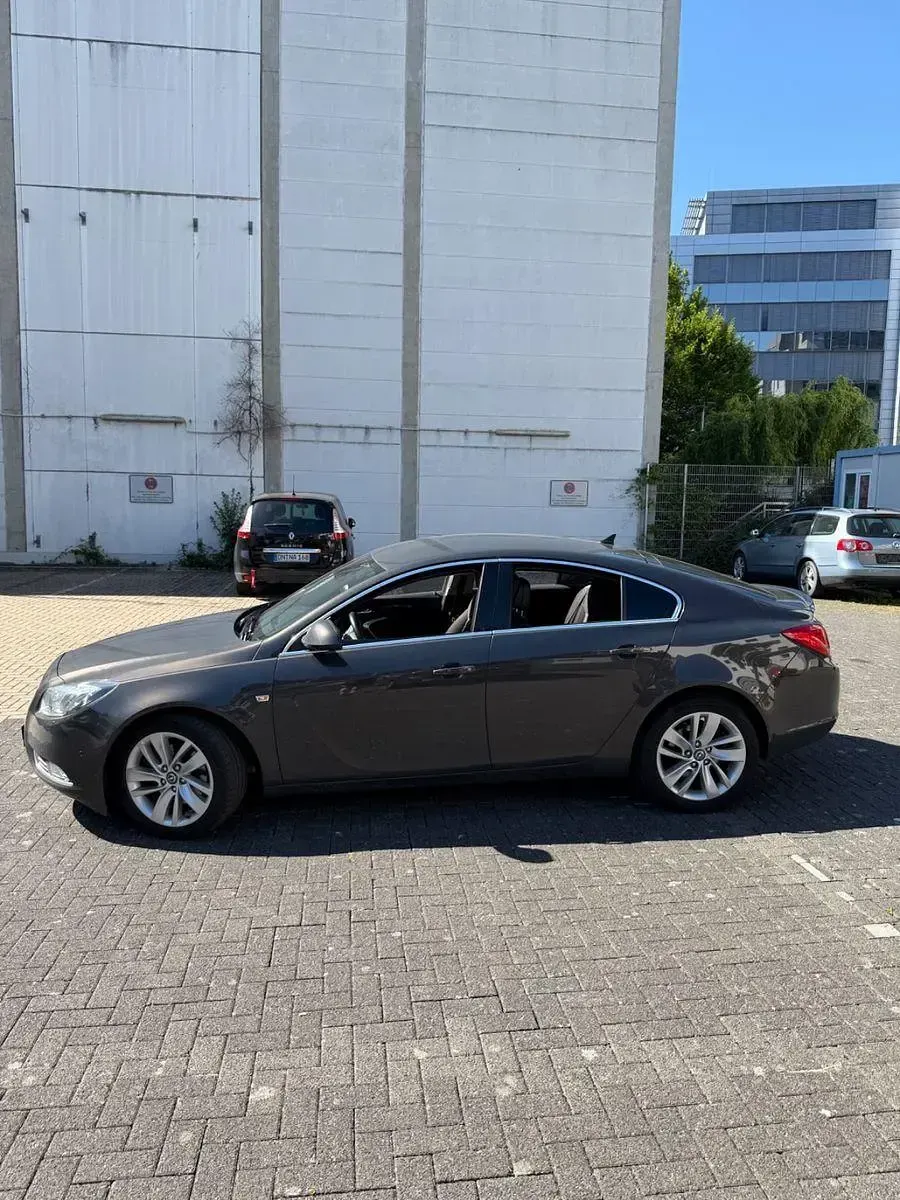 Gebraucht Opel Insignia Edition 131 PS (96 kW) 2013 Grau Limousine