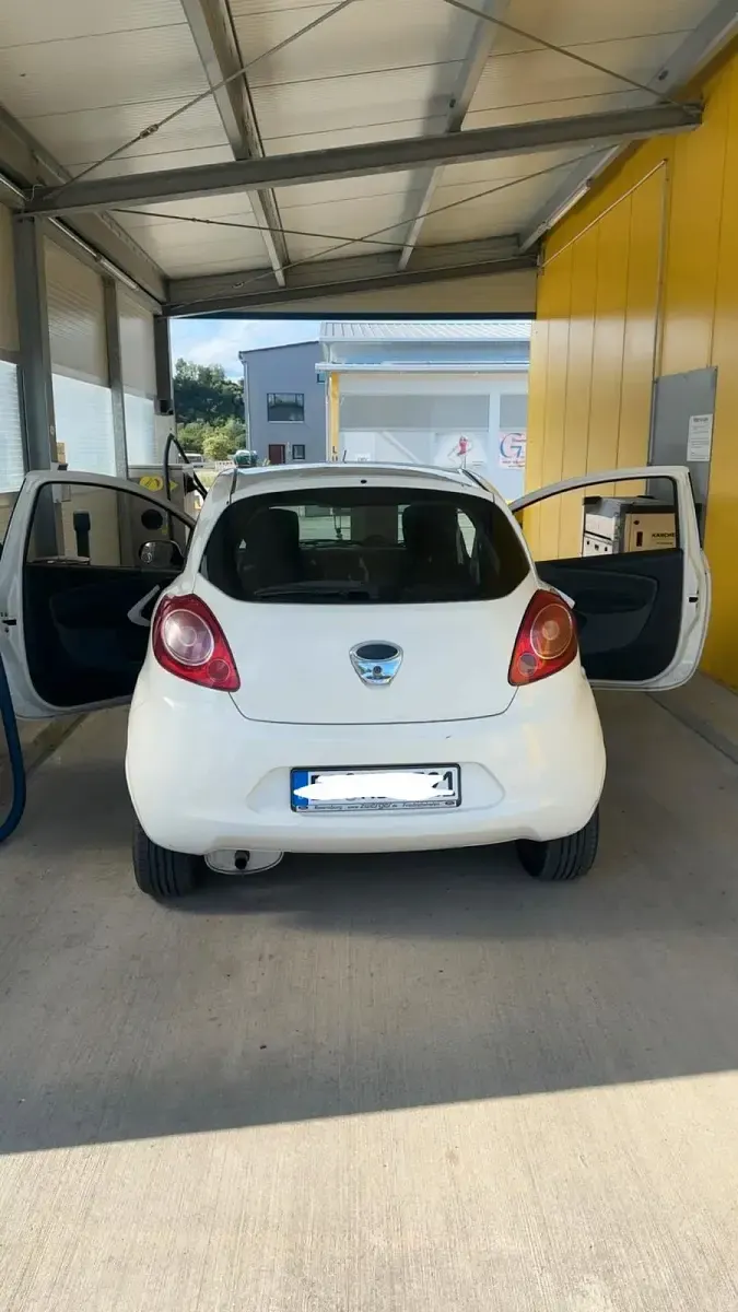 Gebraucht Ford Ka Trend 69 PS (50 kW) 2010 Weiß Kleinwagen