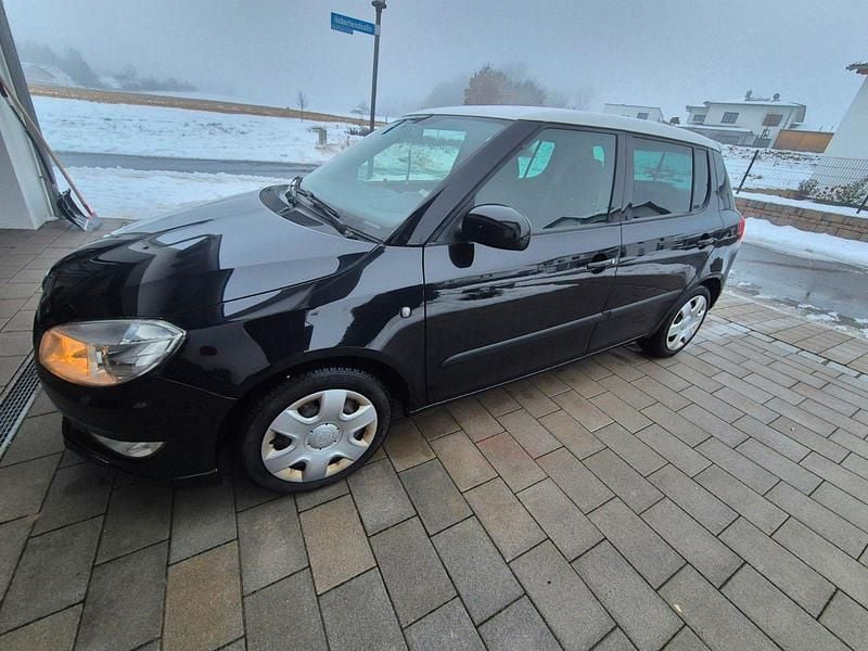 Schwarz Gebraucht 2011 Skoda Fabia Elegance Kleinwagen | 3.200 € (Guter Preis) - Bild 1/4