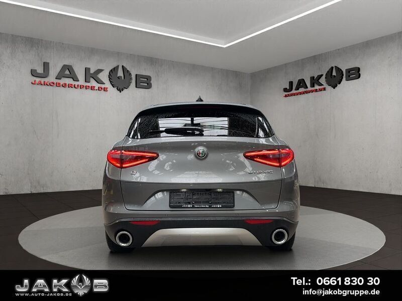 Gebraucht Alfa Romeo Stelvio Super 209 PS (153 kW) 2018 Silber SUV