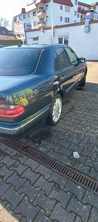 Gebraucht Mercedes E430 Elegance 279 PS (205 kW) 2001 Schwarz Limousine