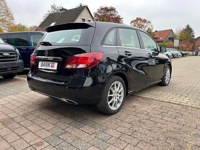 Gebraucht Mercedes B200 156 PS (114 kW) 2016 Schwarz Van / Kleinbus