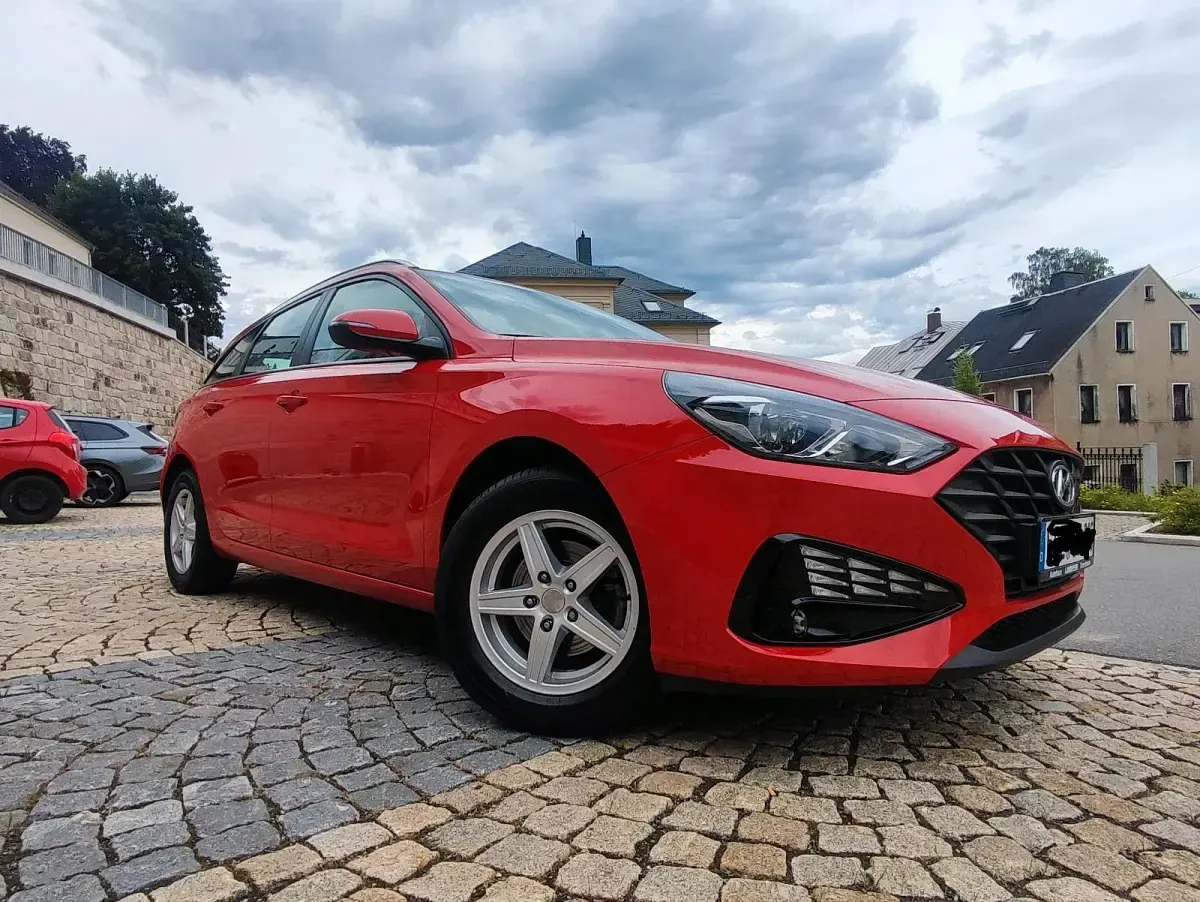 Gebraucht Hyundai i30 110 PS (80 kW) 2021 Rot Kombi