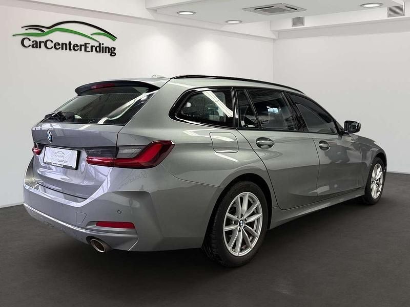 Gebraucht BMW 318 156 PS (114 kW) 2022 Skyscraper grau Kombi