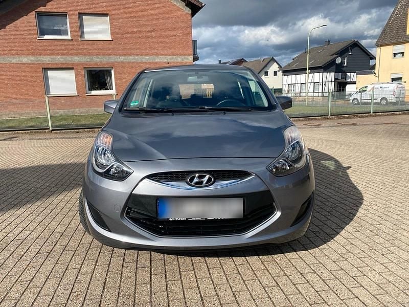 Gebraucht Hyundai ix20 90 PS (66 kW) 2013 Grau Kleinwagen