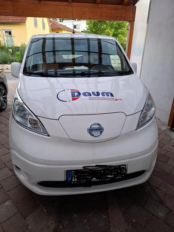 Weiß Gebraucht 2021 Nissan e-NV200 Van / Kleinbus | 21.000 € (Teuer) - Bild 1/4