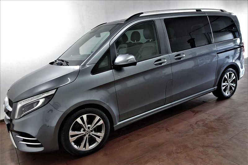 Selenitgrau Gebraucht 2020 Mercedes V300 AMG line Van / Kleinbus | 34.999 € (Fairer Preis) - Bild 1/4