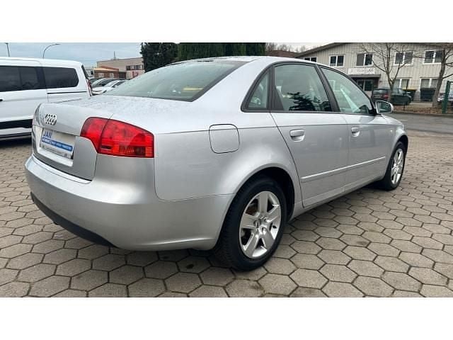 Używany Audi A4 Comfort 140 KM (102 kW) 2005 Srebrny Sedan/Limuzyna