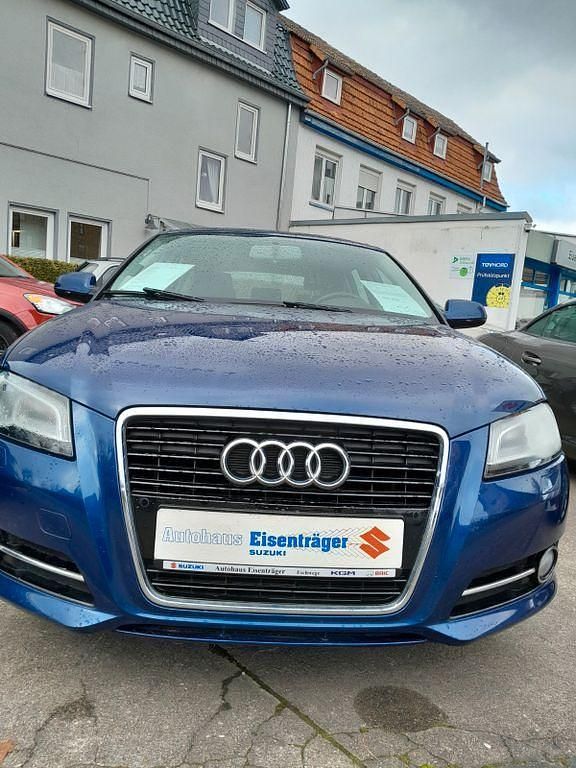 Gebraucht Audi A3 Attraction 125 PS (91 kW) 2012 Blau Limousine