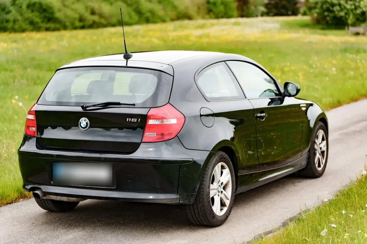 Gebraucht BMW 116 122 PS (89 kW) 2011 Schwarz Kleinwagen