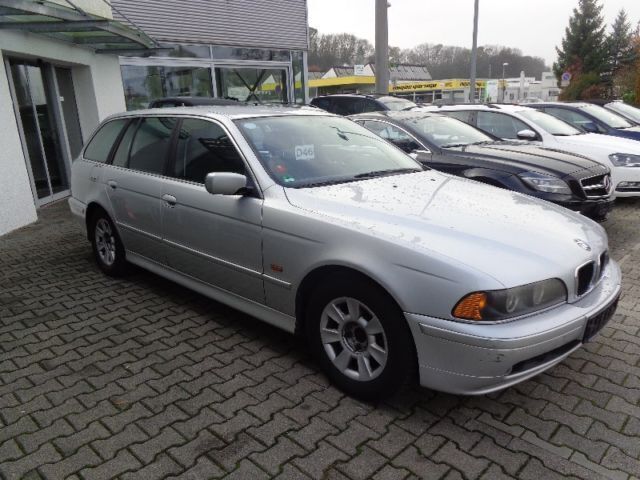 Gebraucht BMW 525 163 PS (119 kW) 2002 Silber metallic Kombi