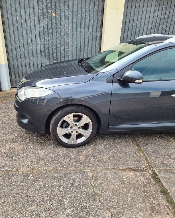 Gebraucht Renault Mégane III Dynamique 106 PS (77 kW) 2012 Grau Limousine