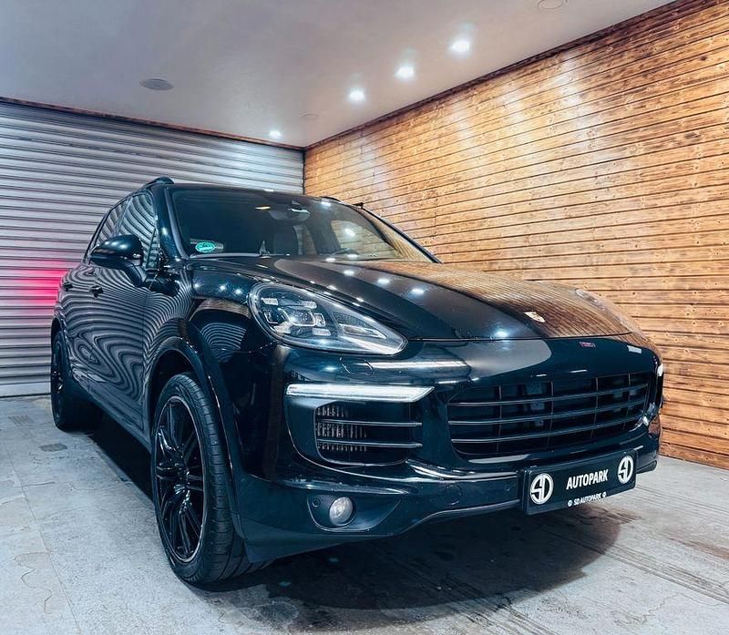 Schwarz Gebraucht 2017 Porsche Cayenne Platinum Edition SUV | 32.333 € (Fairer Preis) - Bild 1/4