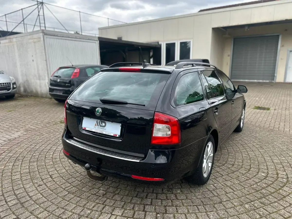 Gebraucht Skoda Octavia 122 PS (89 kW) 2012 Schwarz Kombi