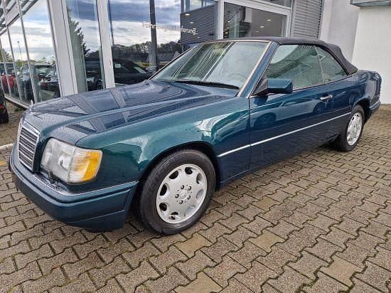 Gebraucht Mercedes E320 220 PS (161 kW) 1993 Malachitgrün (metallic) Cabrio