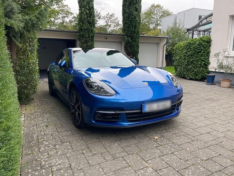 Blau Gebraucht 2018 Porsche Panamera Sport Turismo Kombi | 63.200 € (Fairer Preis) - Bild 1/4