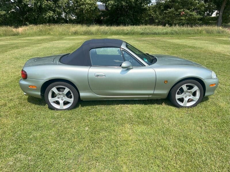 Grau Gebraucht 2003 Mazda MX5 Cabrio | 8.123 € (Fairer Preis) - Bild 1/4