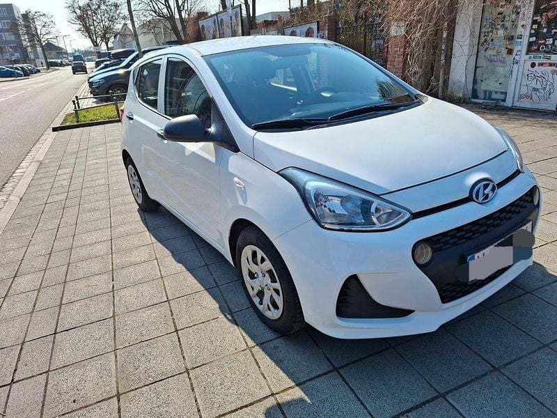 Gebraucht Hyundai i10 Select 67 PS (49 kW) 2019 Weiß Kleinwagen
