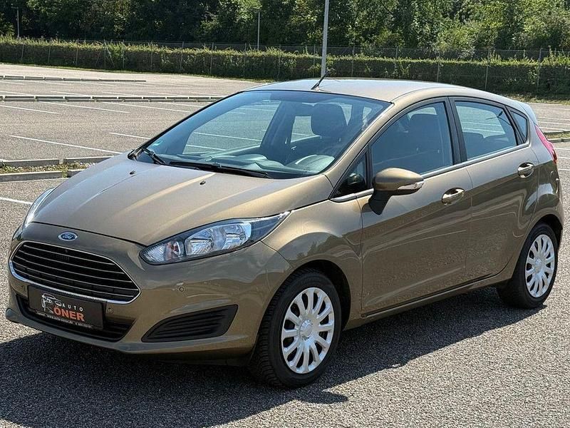 Braun Gebraucht 2015 Ford Fiesta Trend Limousine | 8.899 € - Bild 1/4