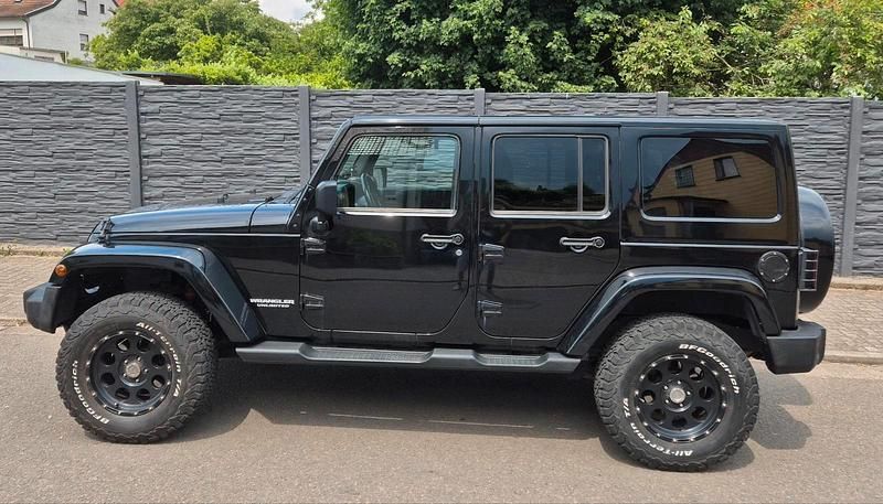 Schwarz Gebraucht 2012 Jeep Wrangler Unlimited SUV | 21.200 € (Fairer Preis) - Bild 1/4