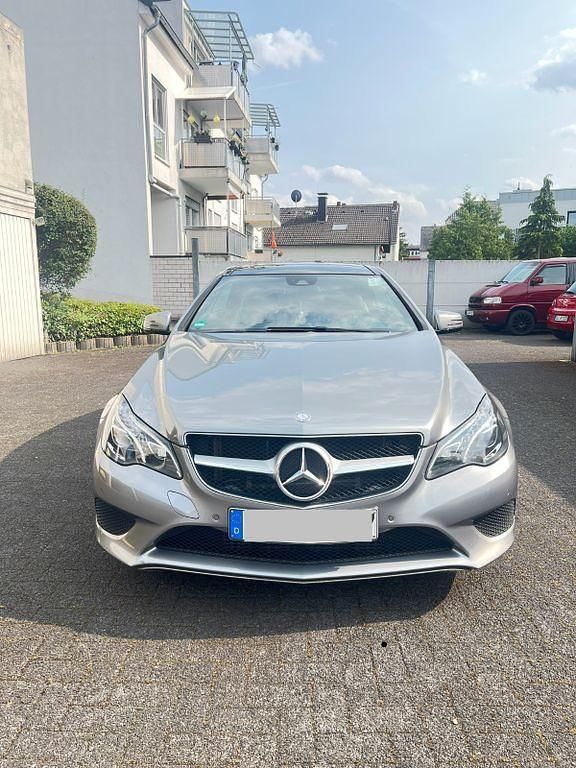 Silber Gebraucht 2014 Mercedes E200 Coupé | 17.999 € (Fairer Preis) - Bild 1/4