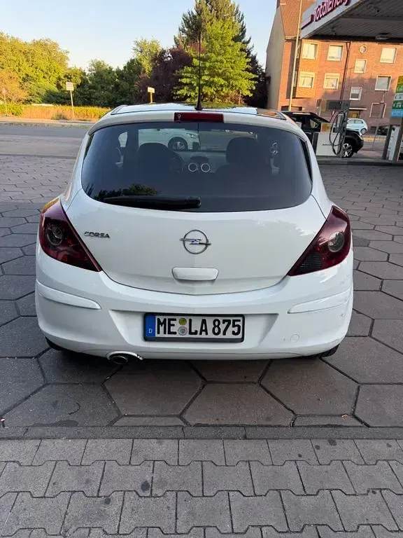 Gebraucht Opel Corsa Color Edition 87 PS (63 kW) 2010 Weiß Kleinwagen