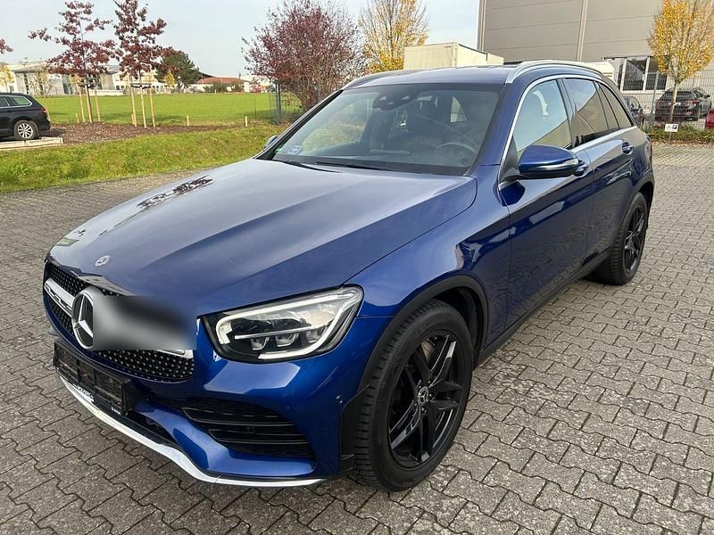 Blau Gebraucht 2019 Mercedes GLC220 AMG line SUV | 35.900 € (Etwas zu teuer) - Bild 1/4