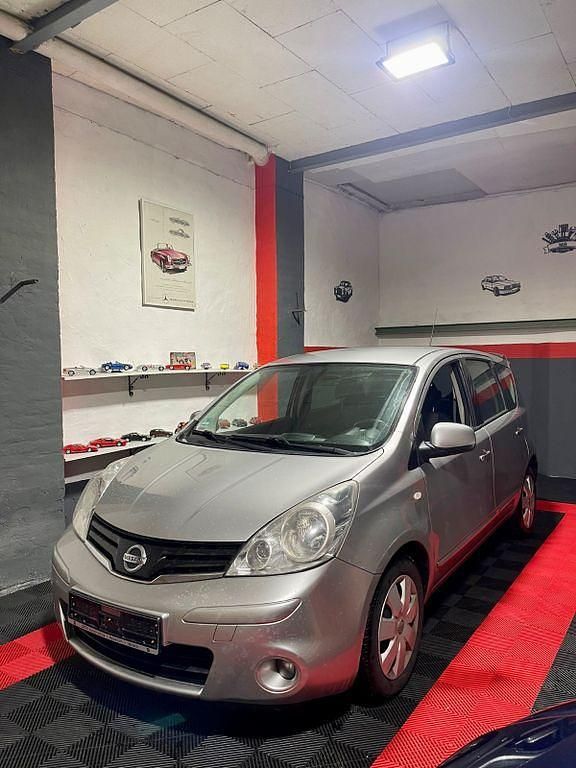 Gebraucht Nissan Note Acenta 88 PS (64 kW) 2011 Silber Kleinwagen