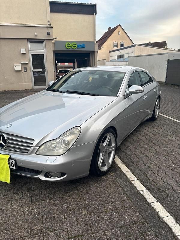 Silber Gebraucht 2005 Mercedes CLS350 Limousine | 9.999 € (Teuer) - Bild 1/4