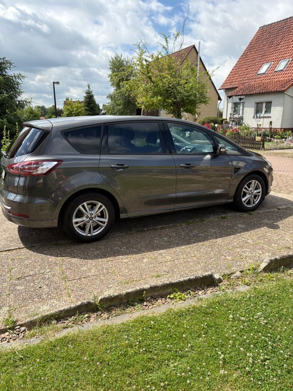 Grau Gebraucht 2019 Ford S-MAX Business Edition Van / Kleinbus | 18.500 € (Etwas zu teuer) - Bild 1/4