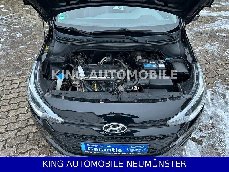 Gebraucht Hyundai i20 75 PS (55 kW) 2015 Schwarz Limousine