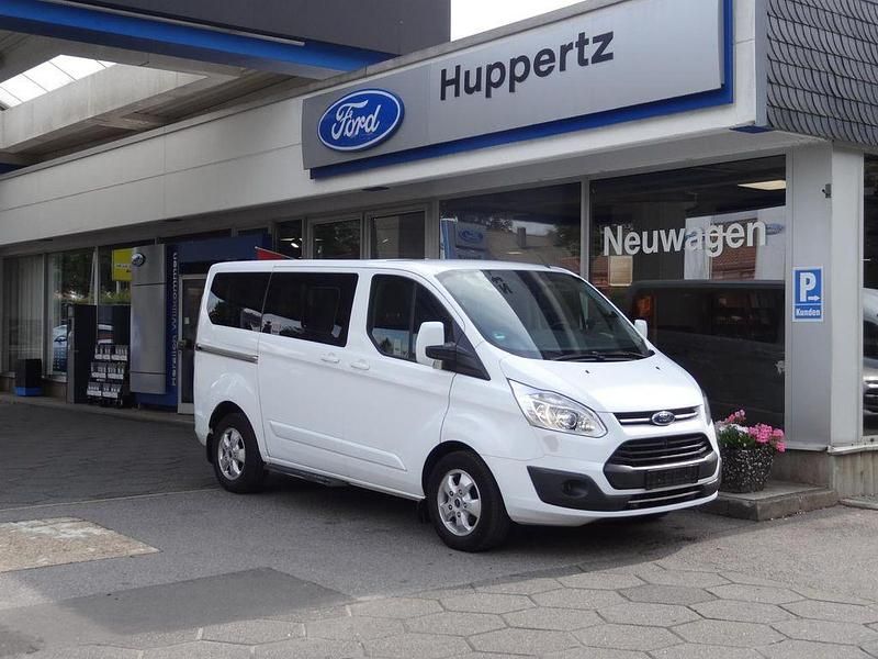 Frost weiß Gebraucht 2016 Ford Tourneo Custom Titanium Van / Kleinbus | 16.450 € (Superpreis) - Bild 1/4