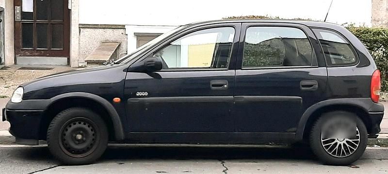 Schwarz Gebraucht 2000 Opel Corsa Kleinwagen | 300 € (Superpreis) - Bild 1/4