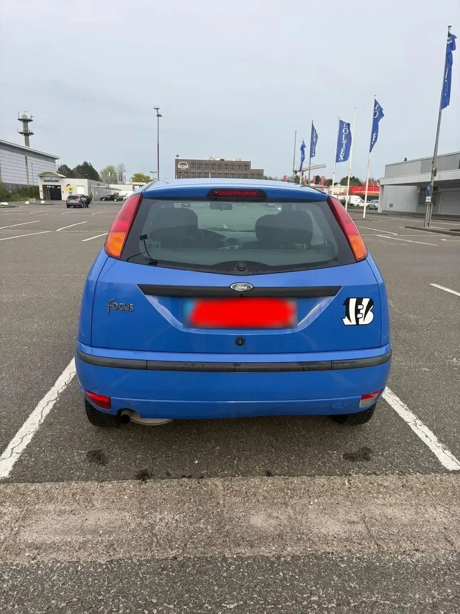 Gebraucht Ford Focus 100 PS (73 kW) 2003 Blau Kleinwagen