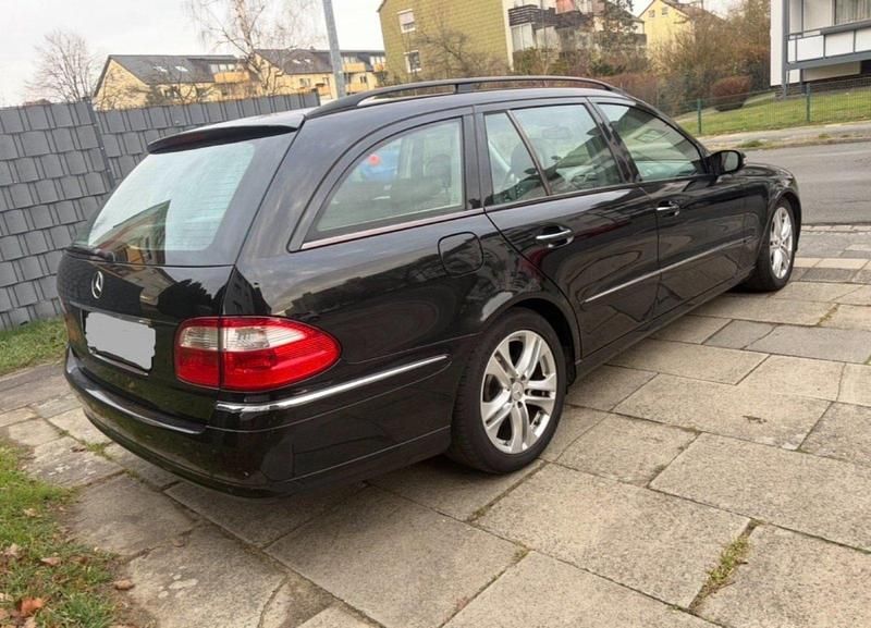 Gebraucht Mercedes E240 177 PS (130 kW) 2004 Schwarz Kombi