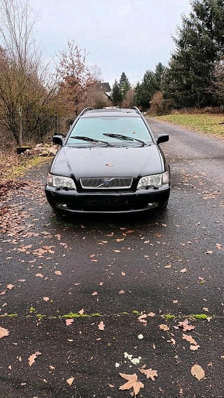 Gebraucht Volvo V40 115 PS (84 kW) 2001 Schwarz Kombi