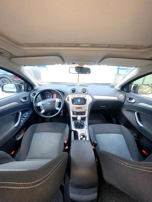 Schwarz Gebraucht 2010 Ford Mondeo Kombi | 3.300 € (Fairer Preis) - Bild 1/4