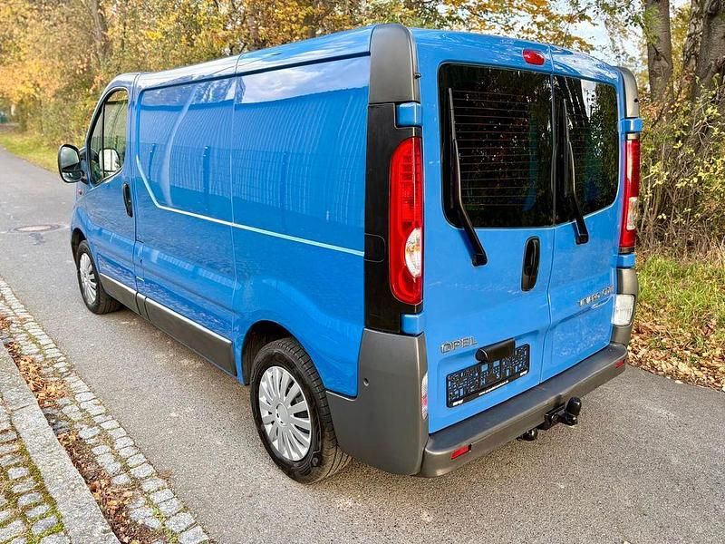 Gebraucht Opel Vivaro 114 PS (83 kW) 2011 Blau Van / Kleinbus