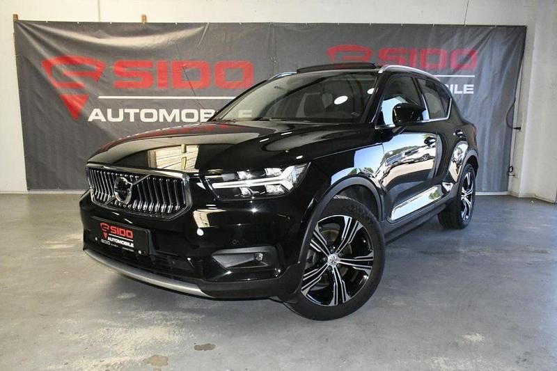 Onyx black metallic (schwarz) Gebraucht 2019 Volvo XC40 Inscription SUV | 28.480 € (Fairer Preis) - Bild 1/4