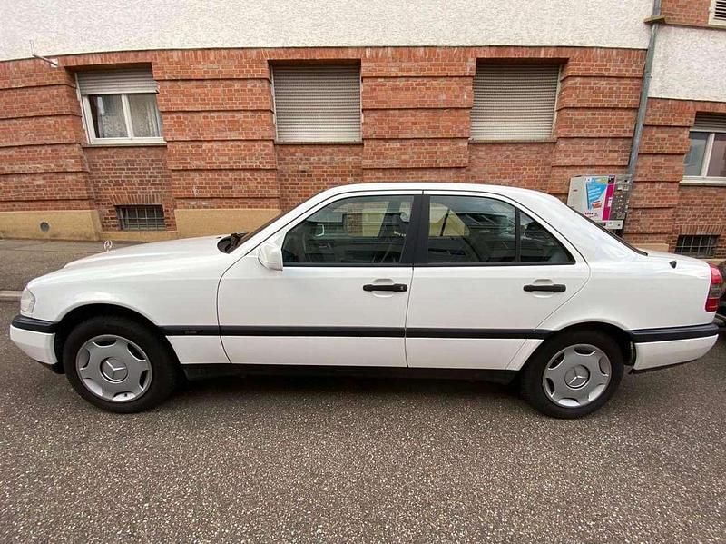 Gebraucht Mercedes C200 Classic 136 PS (100 kW) 1996 Weiß Limousine