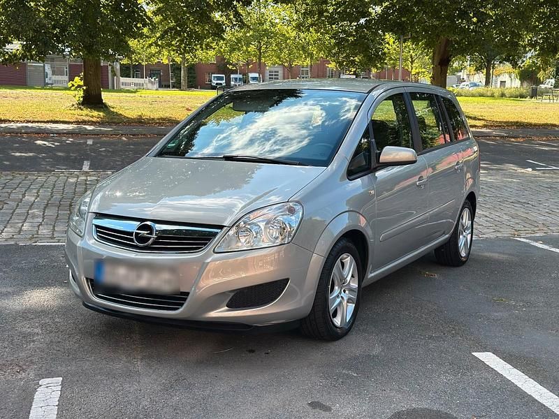 Grau Gebraucht 2009 Opel Zafira Van / Kleinbus | 2.250 € (Fairer Preis) - Bild 1/4