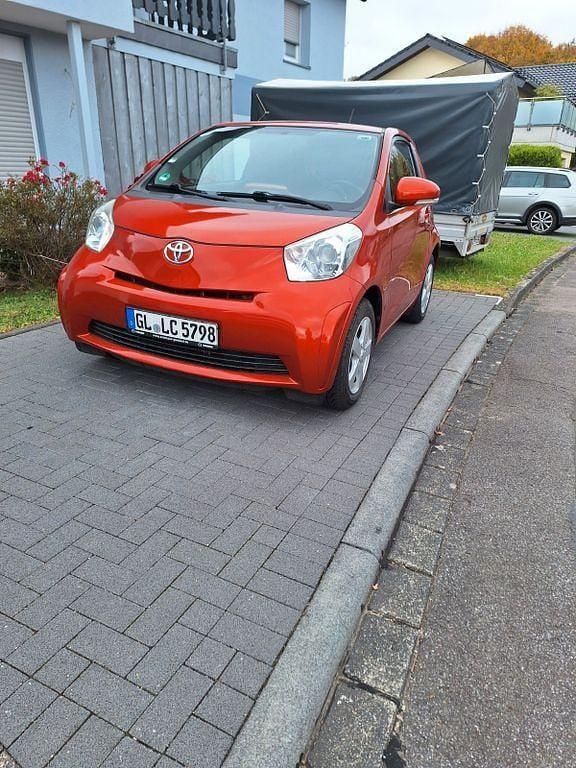Orange Gebraucht 2012 Toyota iQ Kleinwagen | 4.999 € (Fairer Preis) - Bild 1/4