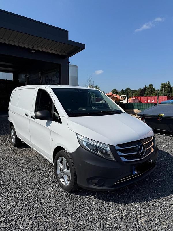 Weiß Gebraucht 2016 Mercedes Vito Van | 14.950 € (Etwas zu teuer) - Bild 1/4