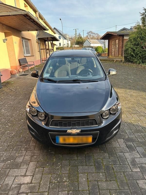 Gebraucht Chevrolet Aveo 101 PS (74 kW) 2012 Schwarz Kleinwagen