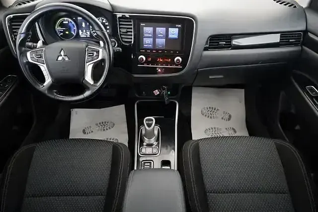 Gebraucht Mitsubishi Outlander P-HEV 224 PS (164 kW) 2020 Weiß SUV